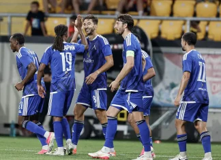 Груич похвали Левски за Европа и поздрави АЕК за Шампионската лига Soccer players in blue uniforms celebrate a goal with a high-five on the field as teammates approach from the left and right.