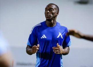 Алдаир след Залцбург: Разликата между двата отбора не е голяма Athlete in a blue training shirt jogs indoors, other players blurred in the background during a drill session.
