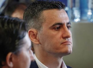 Костадинов: Левски има нужда от паузата, когато сме здрави, ще бъдем трудни за спиране Side profile of a man in a dark suit listening at a conference.