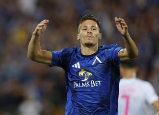 Рупанов говори за Левски, Веласкес и Асен Митков Soccer player in a blue jersey with palms logo celebrating with arms raised on the pitch, crowd in the background