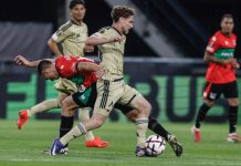 Букмейкърите дават сериозно предимство на Виктория Пилзен срещу Левски Soccer players in beige and red-green kits compete for the ball; the beige player dribbles forward as a red-green defender approaches from the left.