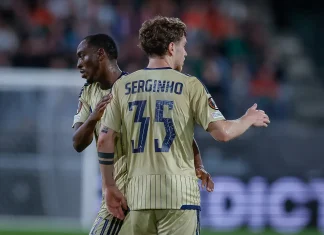 Два белгийски гранда следят халф на Левски Two soccer players in beige kits embrace on the field after a moment in the match, one showing the back with 'SERGINHO' and the number 17.