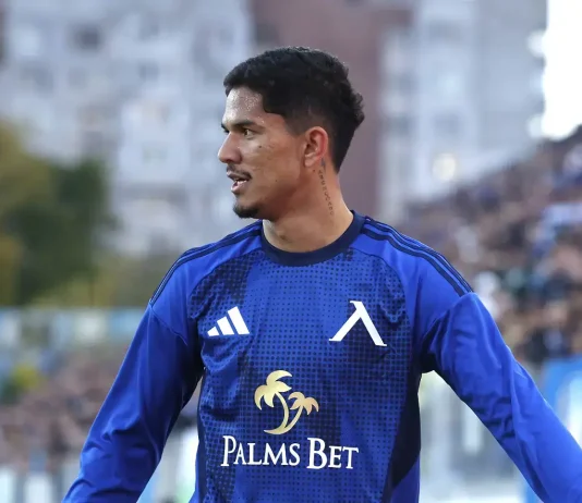 Евертон Бала се доближава до постижение на Седрик Бардон в Левски Soccer player in a blue training jersey with Palms Bet logo, on the field with a blurred crowd in the background.