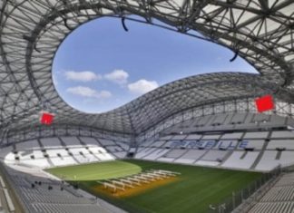 Фенове на Левски щурмуват Марсилия за мача от Лига Европа Interior of a modern domed stadium with a large circular skylight, green field, and white seating surrounding it
