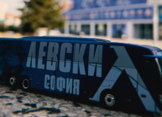 Фенски артикул на Левски излезе по-скъп от тези на Реал Мадрид и Ливърпул Blue toy bus with bold Cyrillic lettering on a cobblestone street; blurred city background.