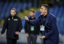 Хулио Веласкес след равенството с Арда: Не играхме на нужното ниво, аз нося отговорността Coach on the sideline shouting and gesturing during a game, with staff in the background and stadium seating.