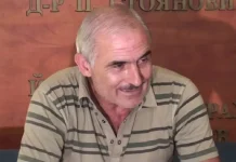 Легенда на Левски посочи ключа към успеха в Пилзен и предупреди за Арда Older man with gray hair and a mustache in a beige striped polo, smiling, seated at a panel backdrop behind him.