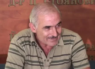 Легенда на Левски посочи ключа към успеха в Пилзен и предупреди за Арда Older man with gray hair and a mustache in a beige striped polo, smiling, seated at a panel backdrop behind him.