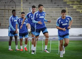 Левски с последна тренировка в София преди сблъсъка с Виктория Пилзен Soccer players in blue training kits performing hurdle drills on a green field during practice.