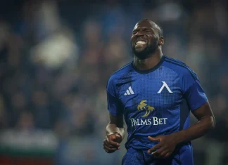 Мустафа Сангаре: кариера и представяне на футболиста Male footballer in a blue kit celebrating with eyes closed and teeth visible on the field