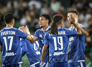 Нидерландските медии впечатлени от Левски преди сблъсъка с НЕК Soccer players in blue jerseys celebrate with high-fives on the field, crowd in the stands behind them.