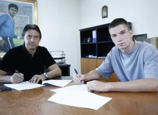 Нов в Левски дебютира срещу Спартак Пн за Купата Two men sit at a wooden desk signing papers in an office setting.