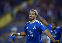 Око-Флекс вече е много повече от крило за Левски Soccer player in a blue jersey celebrating with arms outstretched on a field; Palms Bet logo on chest.