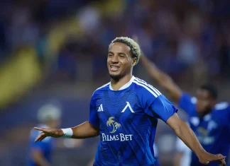Око-Флекс вече е много повече от крило за Левски Soccer player in a blue jersey celebrating with arms outstretched on a field; Palms Bet logo on chest.