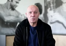 Пламен Николов: Левски може да победи Спартак Плевен и с резервите, но истинският тест ще е в Европа Bald man in a black jacket speaks to the camera in a modern office, with a grayscale mural behind him.