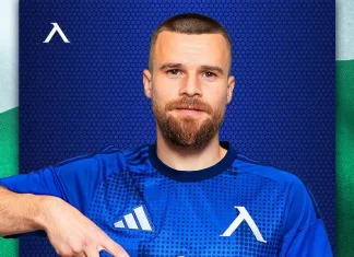 Радослав Кирилов се възстановява в чужбина, може да избегне нова операция Portrait of a man with short hair and beard wearing a blue athletic jersey with white logos against a blue backdrop.