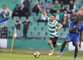 Стадион „Тича“ вече не плаши Левски Soccer match in progress: a player in a green-and-white striped jersey drives the ball as blue-team players defender advance nearby.