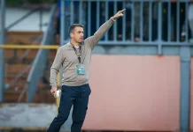 Веласкес готви промени срещу Дунав: Левски търси задължителна победа преди Лига Европа Sports coach on a field, pointing with his right arm as he gives directions, badge hanging from a lanyard around his neck