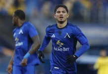 Веласкес пренарежда атаката на Левски за НЕК, Евертон Бала излиза на върха Soccer player in a blue kit sprinting on the field with the sponsor 'Palms Bet' logo visible on the chest.