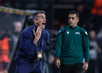 Веласкес защити Вуцов след равенството с НЕК: Ако има виновен, това съм аз Coach in blue screams with hand to face on the sideline, badge hanging from lanyard visible on chest level.